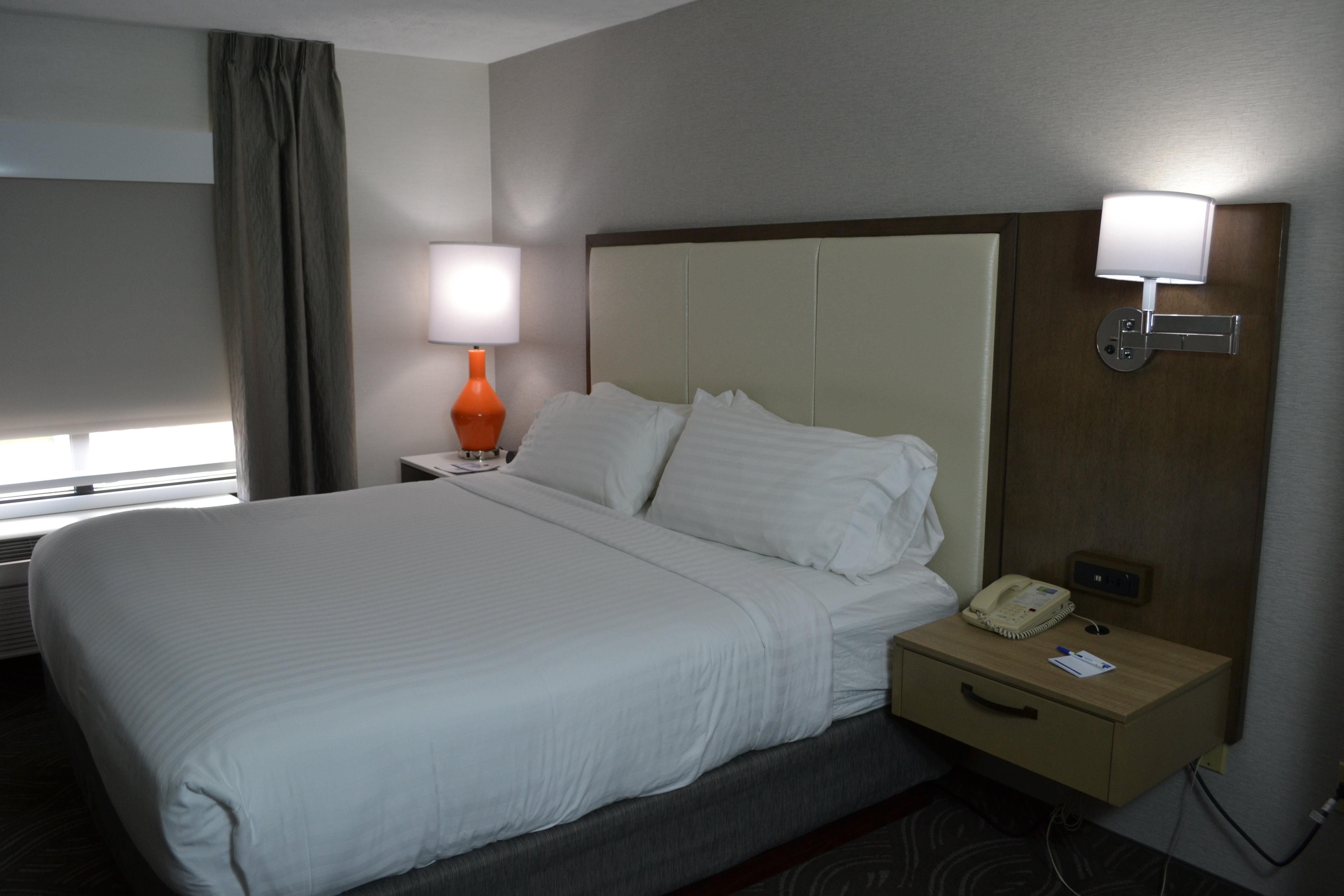 Holiday Inn Express Hotel & Suites Kent State University Exterior photo