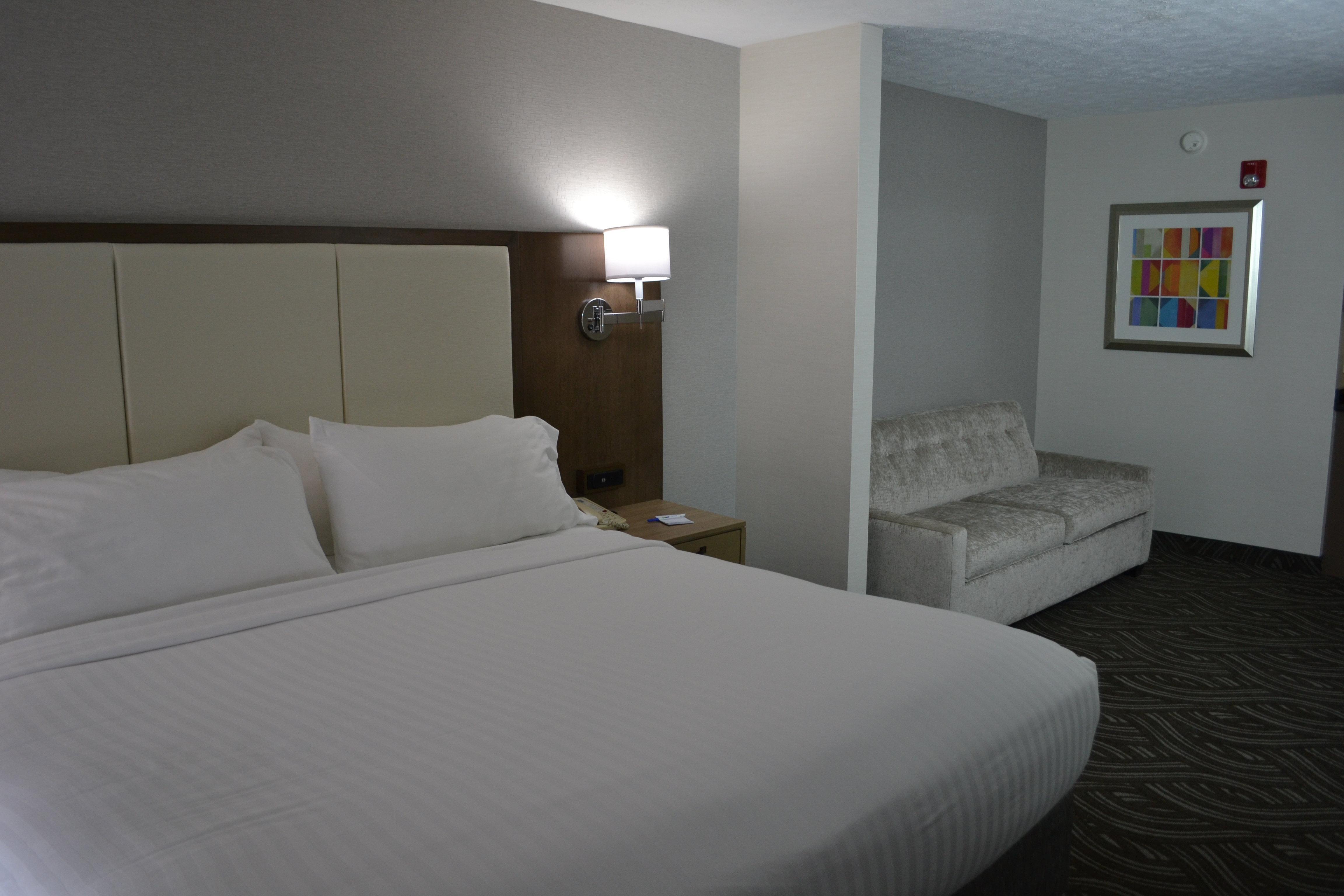Holiday Inn Express Hotel & Suites Kent State University Exterior photo