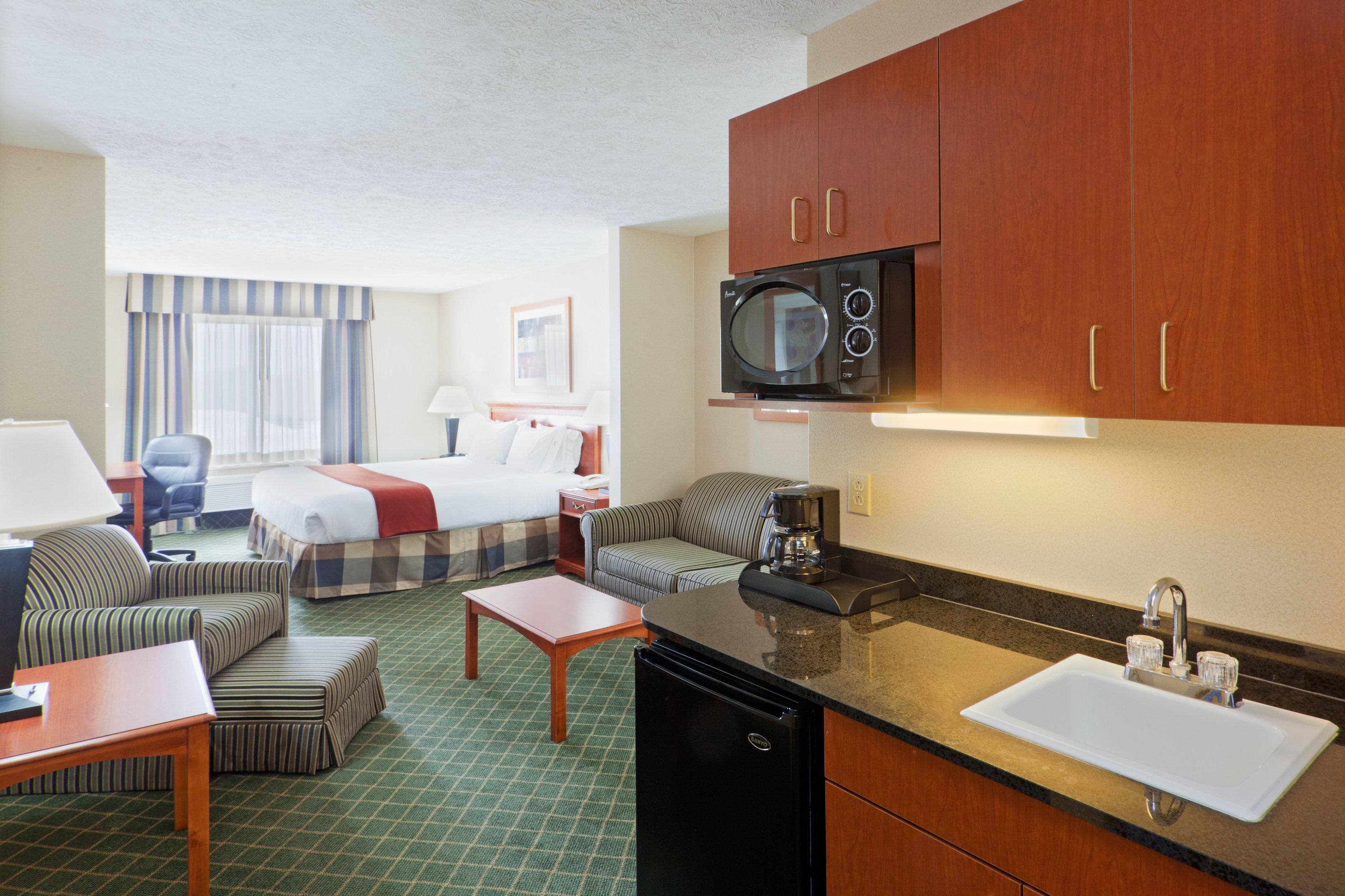 Holiday Inn Express Hotel & Suites Kent State University Exterior photo