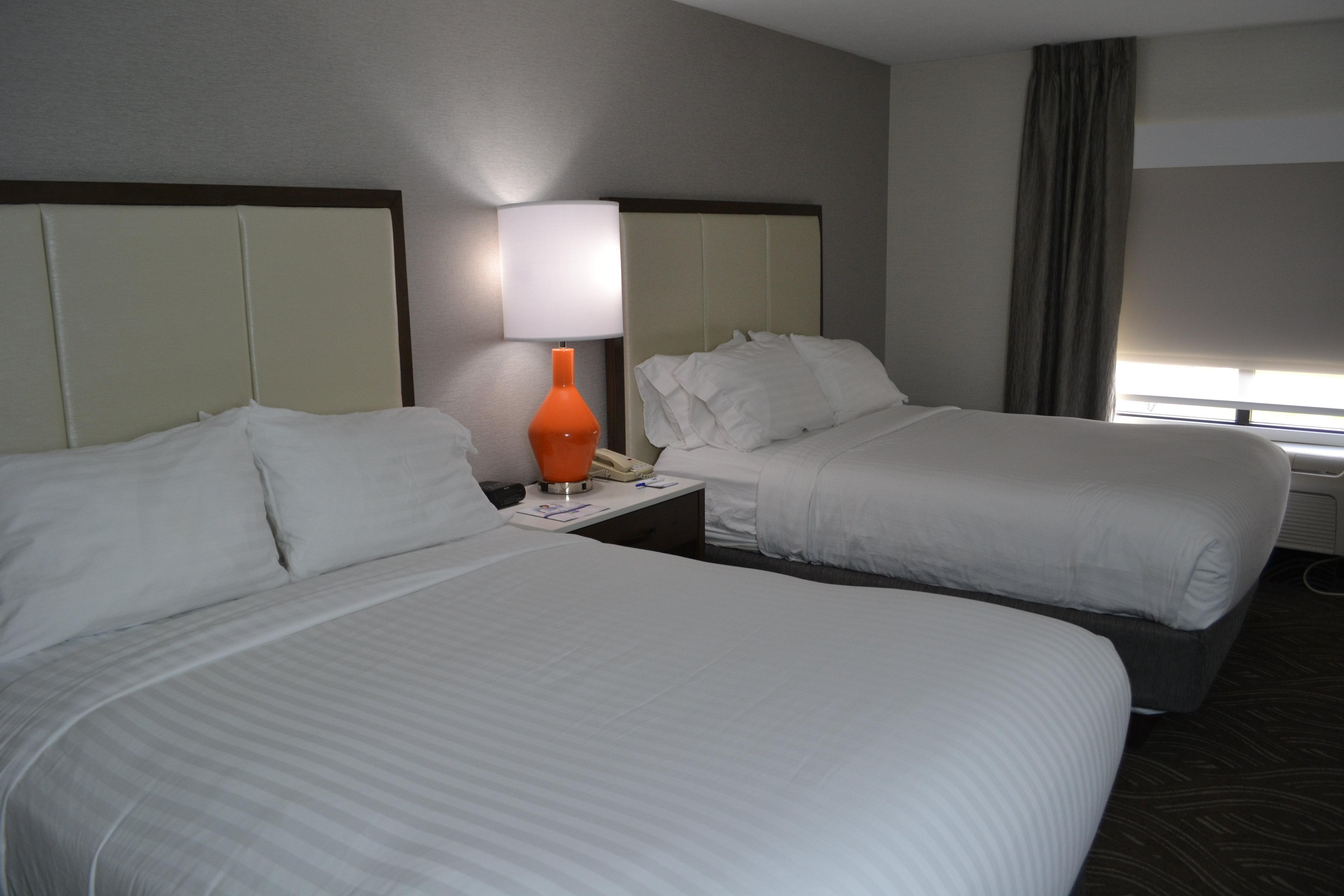 Holiday Inn Express Hotel & Suites Kent State University Exterior photo