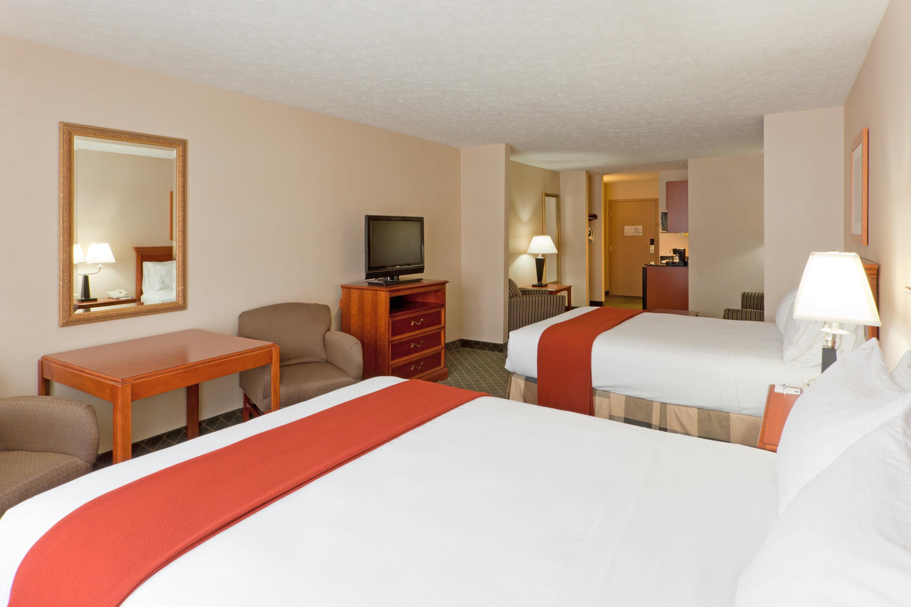 Holiday Inn Express Hotel & Suites Kent State University Room photo