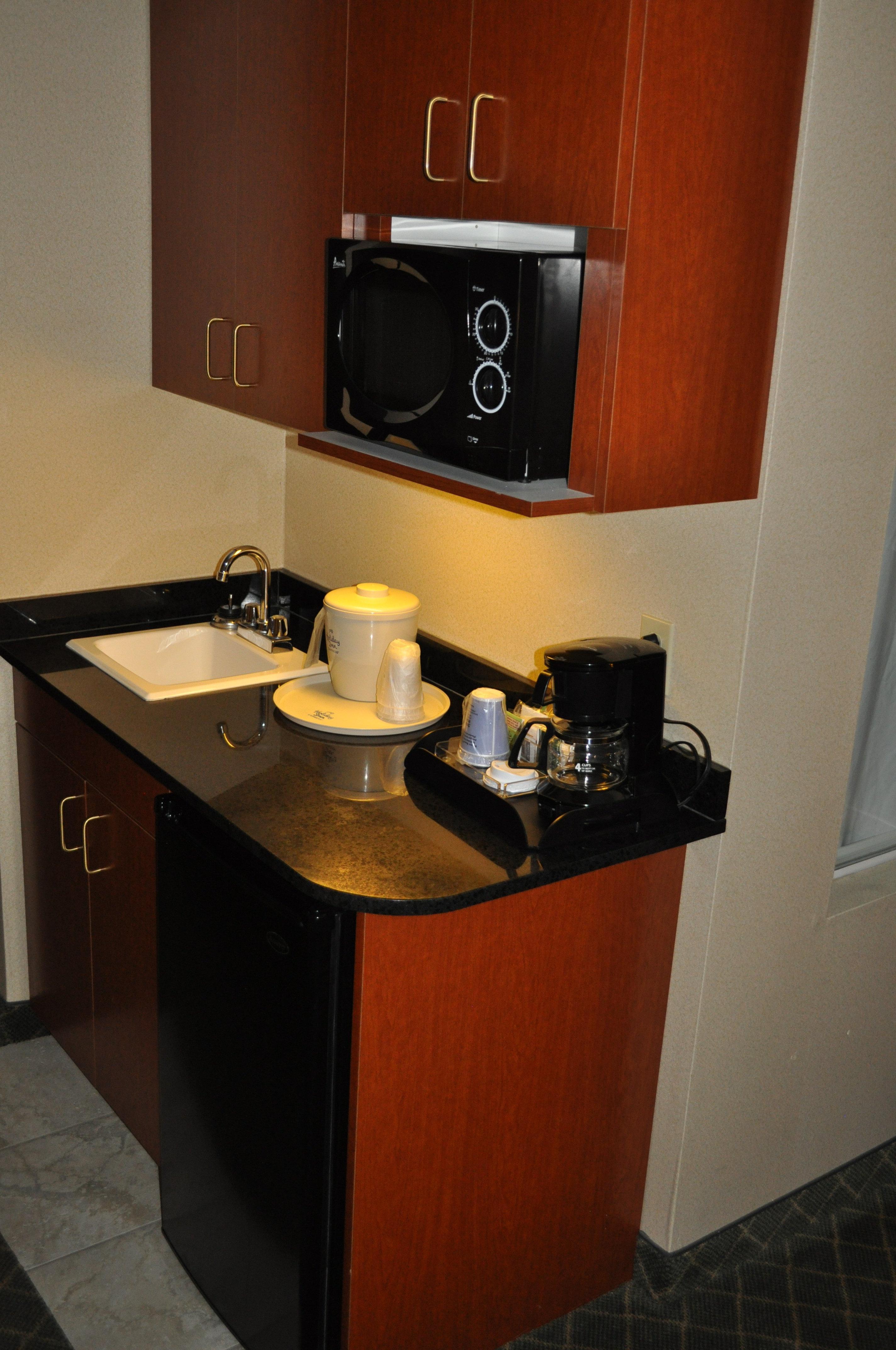 Holiday Inn Express Hotel & Suites Kent State University Exterior photo